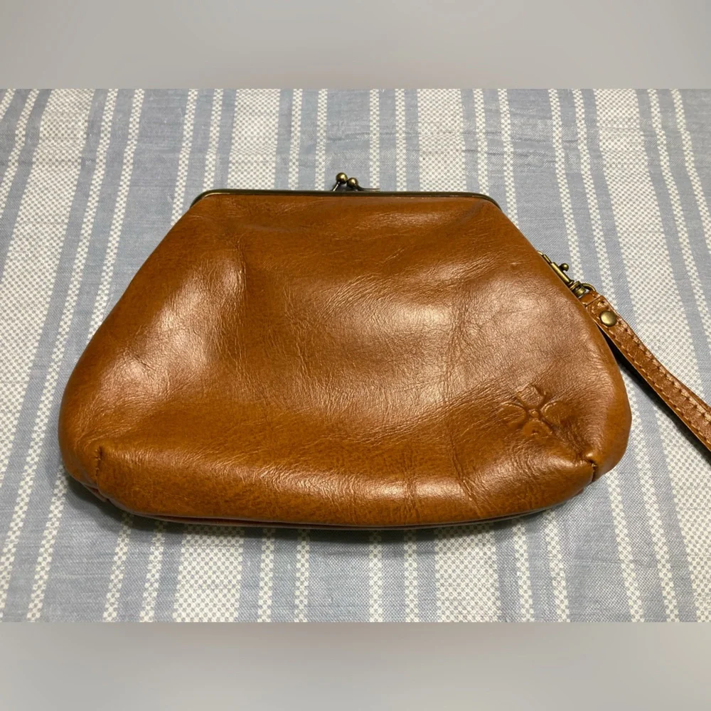 💛TODAY***$32***NWOT Patricia Nash brown embossed floral leather wristlet. - Picture 4 of 7